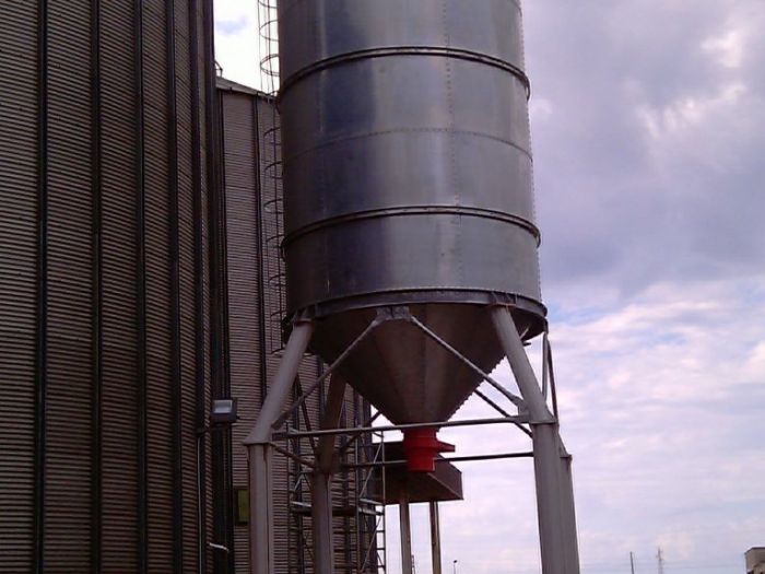 Archisio - Carmine Dedda Cd Engeneering Construction Servizi Di Ingegneria E Architettura - Progetto Progetto di fossa di ricevimento e silos in acciaio a carico rapido sovrastanti rotaie treno