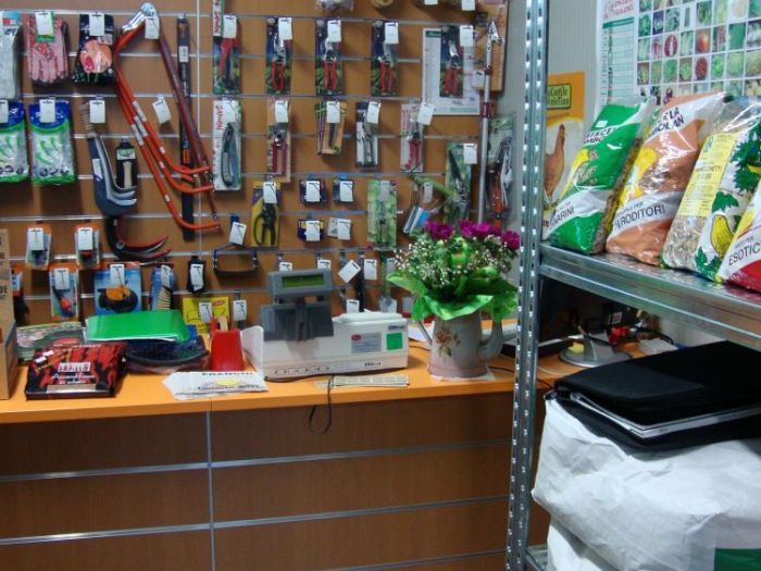 Archisio - Imetallici Di Taverna Andrea Taverna - Progetto Allestimento locale commerciale