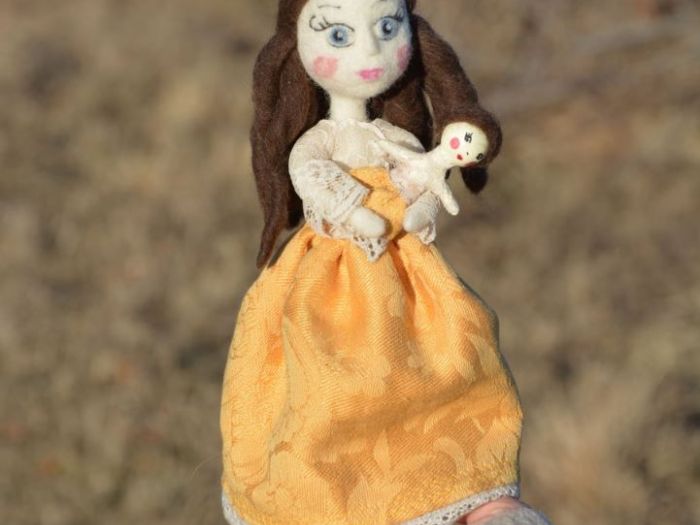 Archisio - Pupillae Art Dolls - Progetto Bambole di feltro sarah a little princess