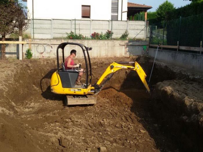 Archisio - Edilgorla - Progetto Formazione scavo di sbancamento generale e stesura di tnt e formazione massicciata