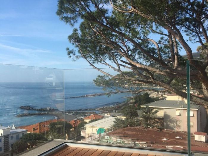 Archisio - Grigoletto Glass Technology - Progetto Parapetti scale box docciaporte