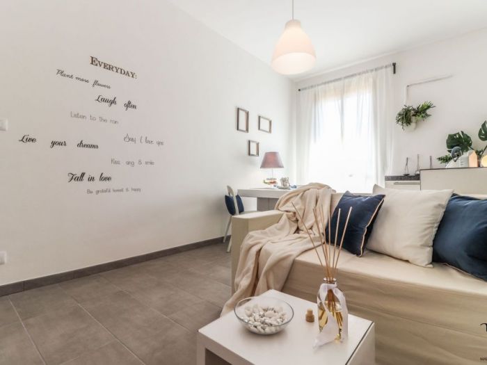 Archisio - Marina Ghedini - Progetto Home staging full con mobili di cartone