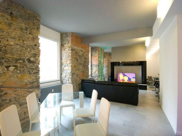 Archisio - Roberto Silvestri - Progetto Pietra acciaio e led una casa dai contrasti vivi