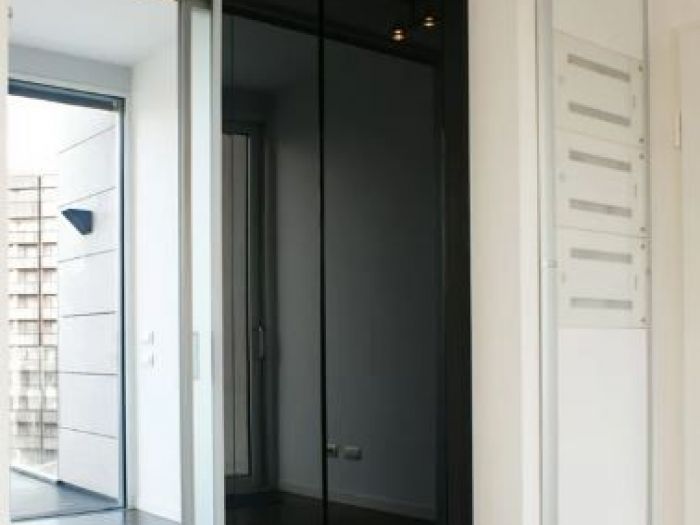 Archisio - Gaia Brunello Photohomestaging - Progetto Appartamento a milano - spazi contenitori e giochi di trasparenze