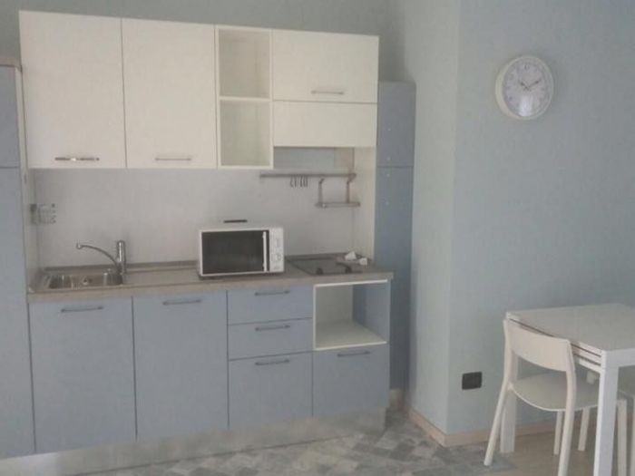 Archisio - Falegnameria Blf Di Ursache Bodgan - Progetto Fornitura e posa cucine mobili su misura persiane in legno e alluminio