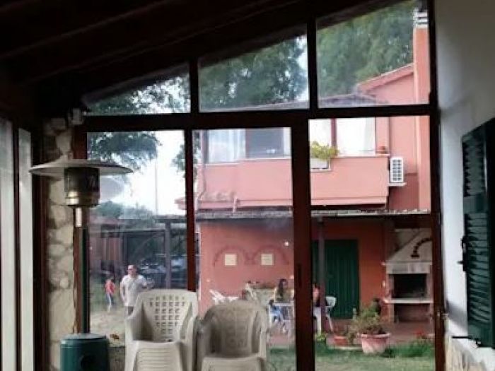 Archisio - Angela Paniccia - Progetto Villa francesca - relooking dependance destinata agli affitti brevi