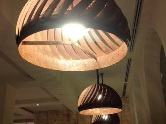 Archisio - Illuminazione Chary - Progetto Hotel seeport - ancona - designer k Cappellacci - sospensione tipo comignolo eolico diam 80 cm in acciaio effetto bronzato con corda intrecciata