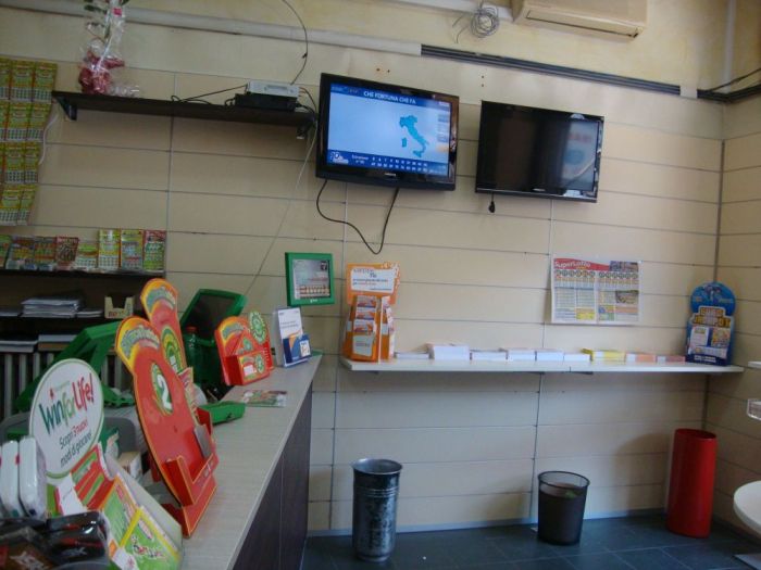 Archisio - Imetallici Di Taverna Andrea Taverna - Progetto Arredamento tabaccheria