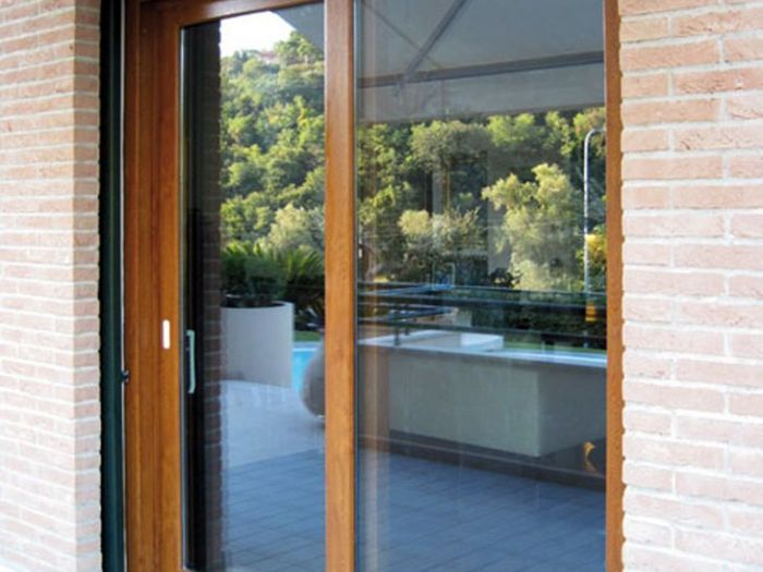 Archisio - Serramenti Puglisi srl - Progetto Infissi in pvc e porte da interni