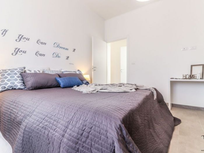 Archisio - Marina Ghedini - Progetto Home staging full con mobili di cartone