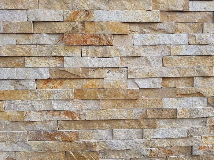 Archisio - Trani Gold Stone - Progetto Parete interna in pietra di trani con listelli rifilati h5cm