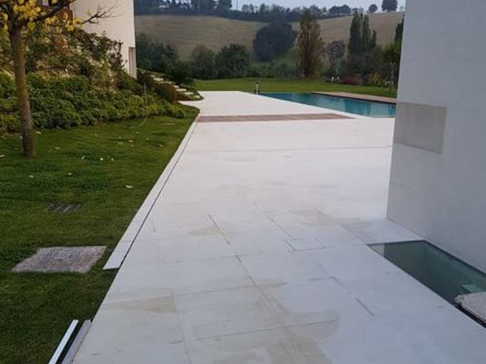Archisio - Malagrida Group Srl Canalina Infinity - Progetto Piscina residenza privata
