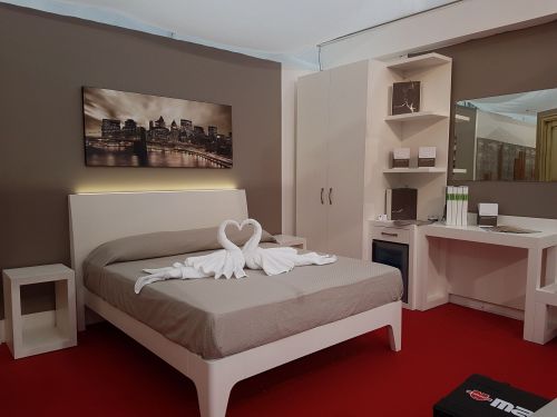 Archisio - Falegnameria Lo Iacono srl - Progetto Camera hotel