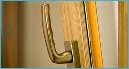 Archisio - Faccini Alessanro - Progetto Ripara e sostituisce maniglie di finestre porte finestre portoni porte interne e simili