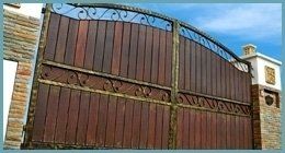 Archisio - Faccini Alessanro - Progetto Si effettua la manutenzione di porte portoni e il ontaggio di serramnti i legno