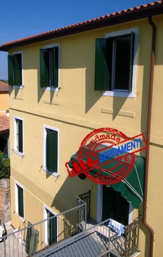 Archisio - Mg Serramenti - Progetto Scuri in alluminio