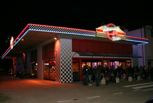 Archisio - Studio Pinelli - Progetto America graffiti sassuolo