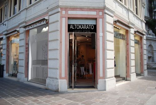 Archisio - Andrea Pontoglio - Progetto Altokarato brescia - luxury store