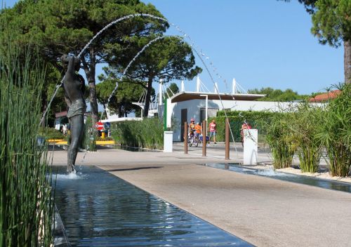 Archisio - Forme Dacqua - Progetto Fontane dinamiche e a sfioro - camping marina di venezia