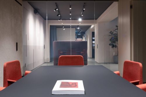 Archisio - Vitrik srl - Progetto Vitrik showroom presso pianca partners