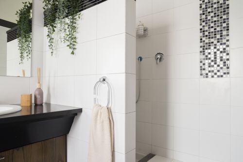 Archisio - Gilardi Interiors On Staging - Progetto Restyling bagno low cost per home staging destinazione microricettivit