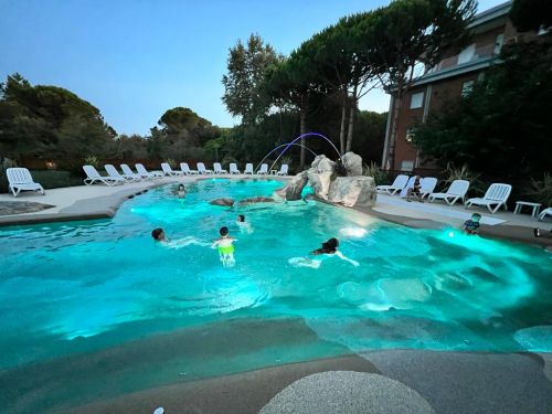 Archisio - Forme Dacqua - Progetto Giochi dacqua in piscina katja resort bosco canoro bibione ve