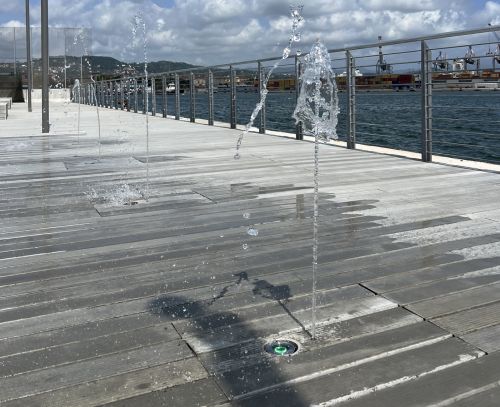Archisio - Forme Dacqua - Progetto Fontana dinamica a pavimento porta paita porto di la spezia
