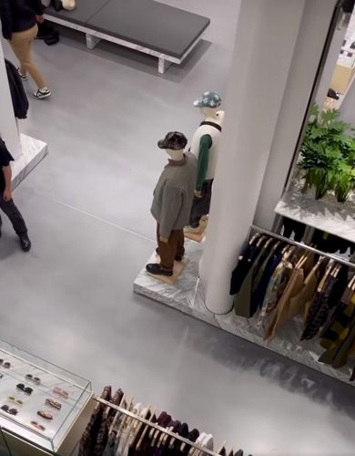 Archisio - Pavimenti Speciali srl - Progetto Retail end store via mercanti 21 milano