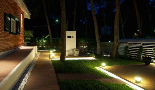 Archisio - Progetto di Riccardo Doria - Architetto product designer lighting designer e e-designer Attento allevoluzione culturale allattivit di product designer affianca anche quella della progettazione architettonica lighting d