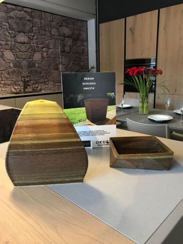 Archisio - Showroom di Decor Design Sas Di Mattia Belli C - Lazienda realizza principalmente complementi darredo sia per linterno che per lesterno personalizzati ed ecologici al 100 utilizzando stampanti 3d di grandi e piccole dimensioni La produ