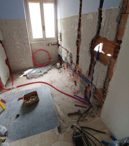 Archisio - Lavoro di Edilservice - Siamo un impresa edile con 40 anni di esperienza nel settore Eseguiamo ristrutturazioni dinterni sulla base di un progetto realizzato con il cliente che verr seguito in ogni fasecosa facciamo