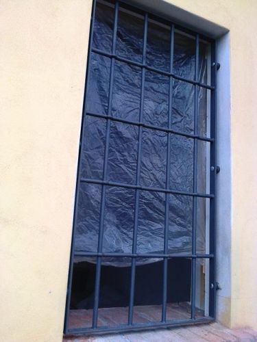 Archisio - Lavoro di Bet Di Buhazi Eugen Tudor - Fabbro artigiano Lavori su misura in ferro e acciaio inox dal progetto o idea al lavoro finito Scale parapetti cancelli grate di sicurezza recinzioni tavoli e sedie in ferro e in ferro