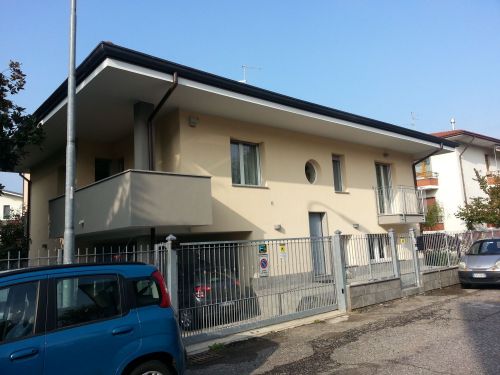 Archisio - Progetto di Bianco Design srl - Architetto di pluriennale esperienza per ristrutturazioni ed arredamenti su misura Per curare ogni dettaglio nellesecuzione delle opere seguo personalmente ogni fase di progettazione e di esecuzione