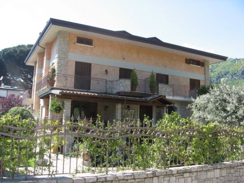 Archisio - Lavoro di Icm Maffei srl - La famiglia maffei opera nel campo delledilizia da oltre 50 anni Nasce come ditta individuale agli inizi degli anni 60 con lesperienza del titolare continua il suo processo di evoluzione affe