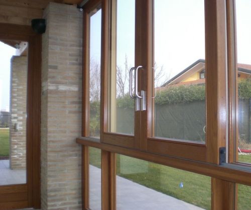 Archisio - Lavoro di Falegnameria Trv - La falegnameria trv nasce nel luglio 2001 Autonomia ricerca e sperimentazione sono le basi su cui si inizia per creare un laboratorio del legno Attualmente lazienda sfrutta collaborazioni con fo