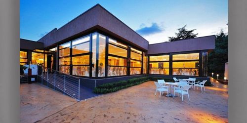 Archisio - Showroom di Tredicilab srl - Identifica il suo modo di operare considerando l esterno come l interno di una casa applicando quindi i criteri di benessere funzionalit e attenzione al dettaglio che caratterizzano un ab