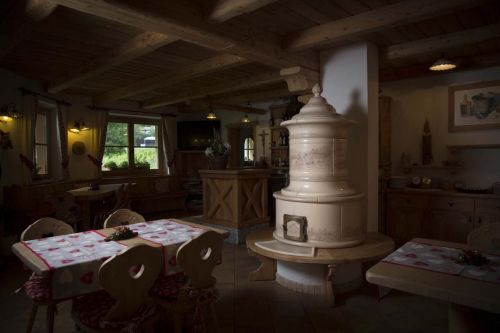 Archisio - Showroom di Stufe Collizzolli - Cos una stufa a ole Per noi calore naturale un momento intimo famiglia e resta per generazioni Mamma gemma pap dario i fratelli eros e gabriele e zio simone questa stufe coll