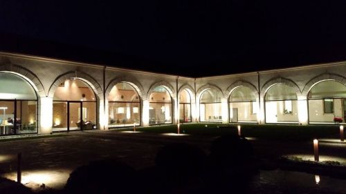 Archisio - Showroom di Artluce Illuminazioni - Da una lunga esperienza nel settore dellilluminazione la ditta artluce si evoluta nel corso degli anni rimanendo sempre allavanguardia nella propria offerta di corpi illuminanti per divenire ad o