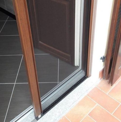 Archisio - Showroom di Euro Infissi Di Arona Raffaele - Fornitura e posa in operare di porte interne porte blindate porte dingresso in pvc finestre lucernari oscuranti tapparelle e zanzariere