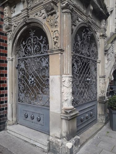 Archisio - Lavoro di Il Ferro Artistico Di Gianluca Fratini - Infissi in pvc porte blindate grate di sicurezza ringhiere scale zanzariere tende da sole riparazioni varie sostituzioni serratura aperture porte Articoli in ferro battuto piu grate di sicurezza port