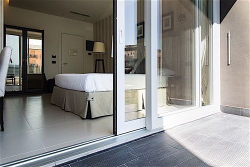 Archisio - Showroom di Ferall srl - Ferall srl lancia la propria offerta nel settore degli infissi e dei serramenti nel 2004 Ci trovi a san cataldo nel cuore della sicilia e nel nostro show-room di caltanissetta Da pi di dod