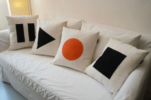 Archisio - Progetto di Design In Movimento - Federica felisatti nasce a ferrara e si afferma come artigiana nel settore tessile e moda Dal 2009 con il brand design inmovimento estende la sua autoproduzione al settore dei complementi darredo f