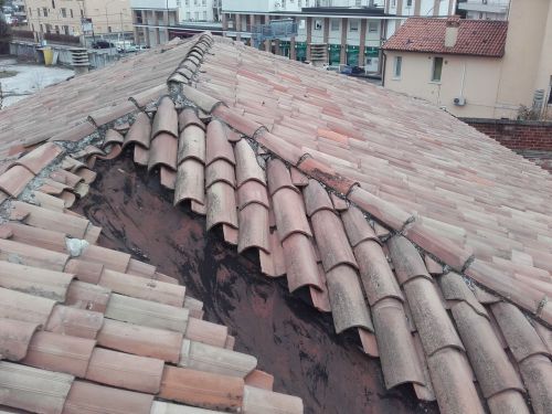 Archisio - Lavoro di Ravazzolo Stefano Snc - Impermeabilizzazioni civili e industriali rifacimento di tetti piani e a falde giardini pensili manti bituminosi e sintetici tegola canadese