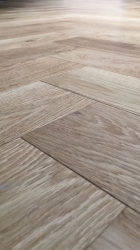 Archisio - Lavoro di Schiavoni Parquet - La nostra azienda specializzata nella fornitura e posa in opera di parquet pavimenti in legno e pvc per interni ed esterni Personale esperto e competente a vostra disposizione La nostra azienda