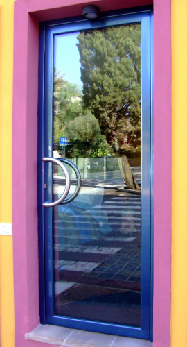 Archisio - Showroom di Pinna Raffaele Figli Snc - La ditta pinna rafaele snc con sede a ghilarza in provincia di oristano vicino ad abbasanta e nuoro specializzata nella realizzazione di prodotti di carpenteria metallica serramenti e infissi