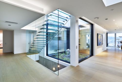 Archisio - Showroom di Thomaseth Stefan - La nostra filosofia la scala di alta qualit su disegno su progetto su misura e assolutamente personalizzata Questa filosofia vale sia per la scala semplice e economica sia per quella compless