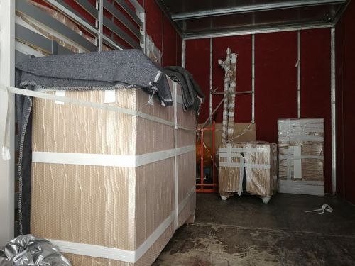 Archisio - Lavoro di Traslochi Castiglione - La nostra azienda offre alla clientela un servizio di consulenza utile a individuare la miglior formula per limballaggio e la movimentazione di mobili e arredi I nostri preventivi sono comprensivi