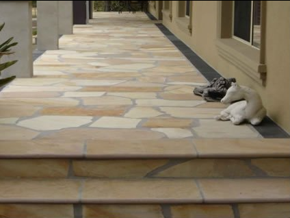 Archisio - Showroom di Tirone Edilizia - Unica organizzazione in italia specializzata nel campo delle pietre grezze e lavoratepietre e lavorati per interni per esterni rivestimenti di facciate e zoccolature rivestimenti in listelli r