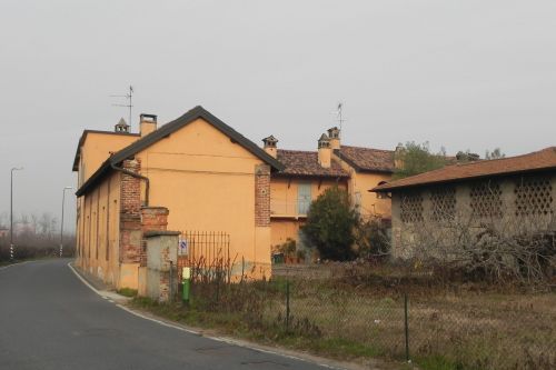 Archisio - Lavoro di Bm Edilizia Di Bellucci Marco E Mazzuferi Palmiro Snc - Limpresa si occupa prevalentemente di edilizia residenziale edilizia industriale ristrutturazioni e tutte le opere complementari delledilizia in genere