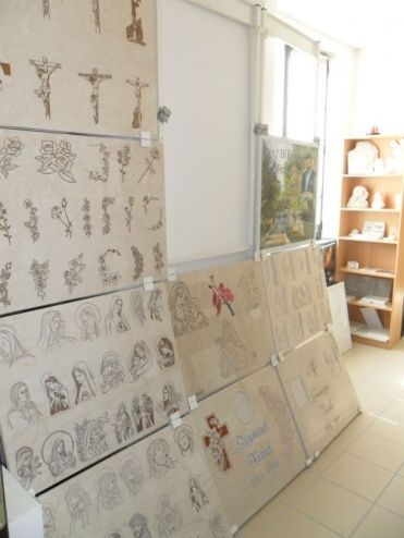 Archisio - Lavoro di Marmo Service - La nostra azienda marmo service si occupa della lavorazione del marmo a 360 gradi Realizziamo lapidi e monumenti funebri e creiamo su richiesta tutto quello che concerne larte funeraria Vieni a t